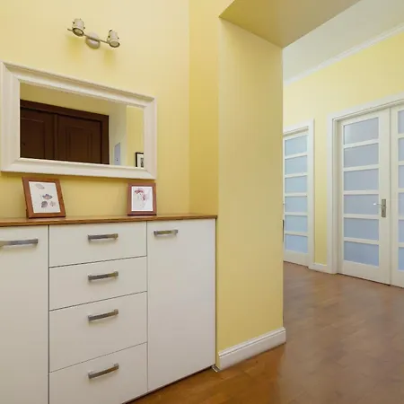 아파트 Przytulny Apartament W Centrum Krakowa By Renters *